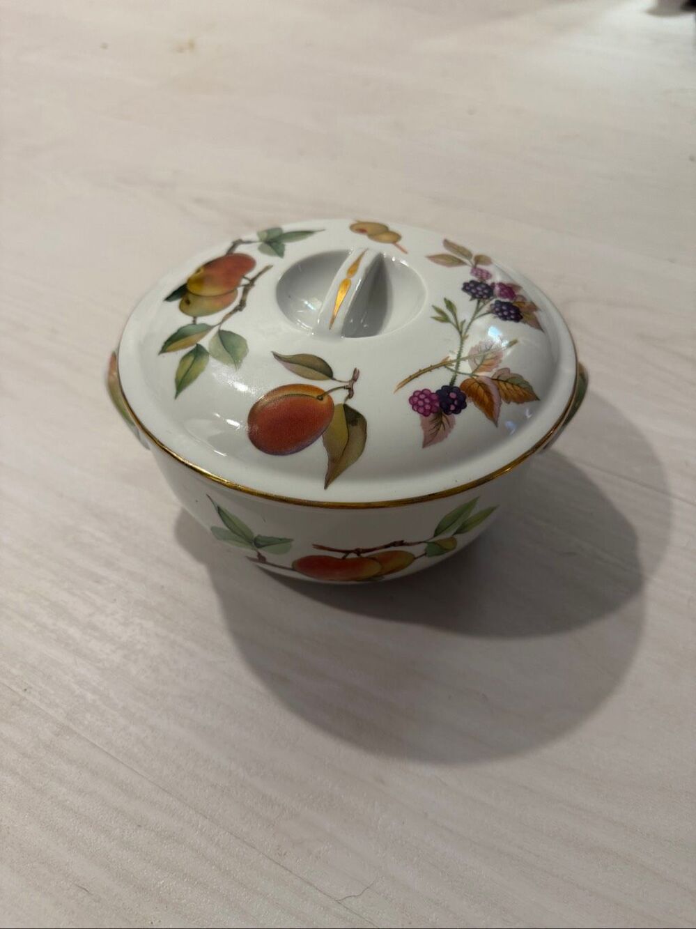 Royal Worcester Evesham Vale 1986 Covered Casserole Dish Fruit Gold Trim England